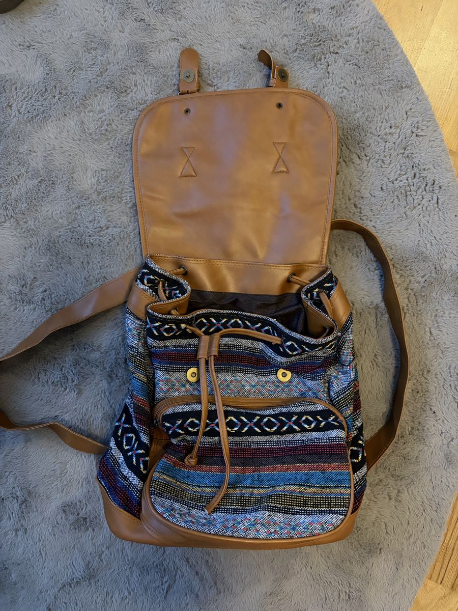 Sacs à dos: Rucksack mehrfarbig mit Kunstleder  – Neuf (Voir description) à Balgach par Miisarah 2