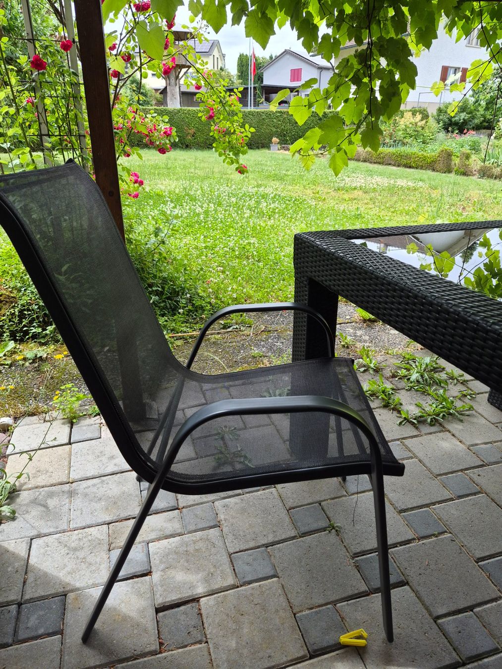 Set di tavolo e panche: Gartentisch mit Glasplatte und 4 Stühle – Usato da Düdingen venduto da lar_sj2b 4