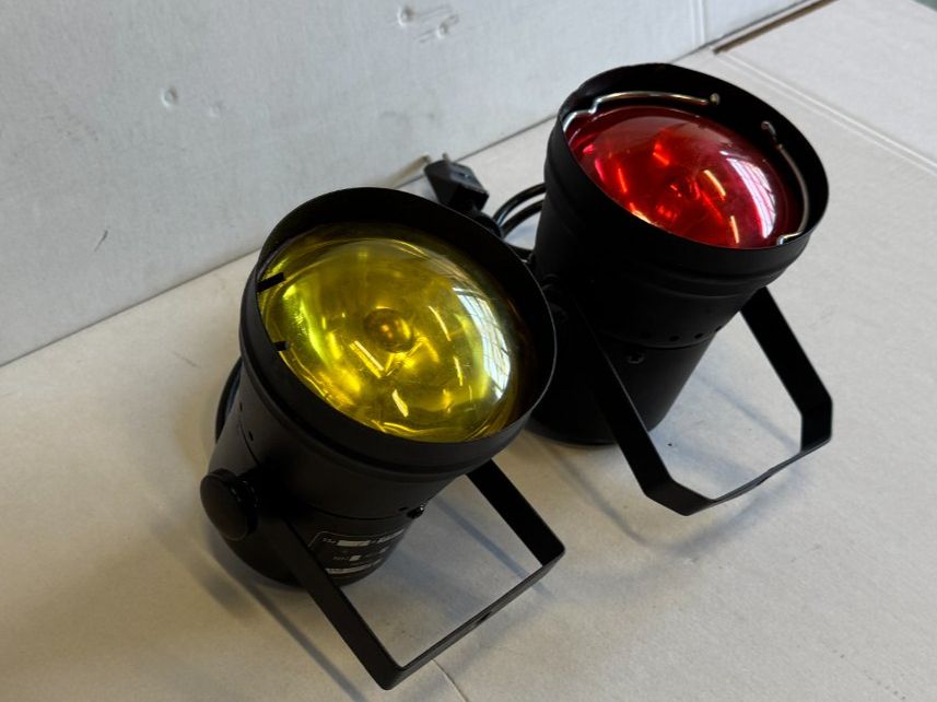 Lampade: 2x PInspot PAR 36 inkl. Lampe und Farbkappe   x1128 – Usato da Däniken SO venduto da Profog1