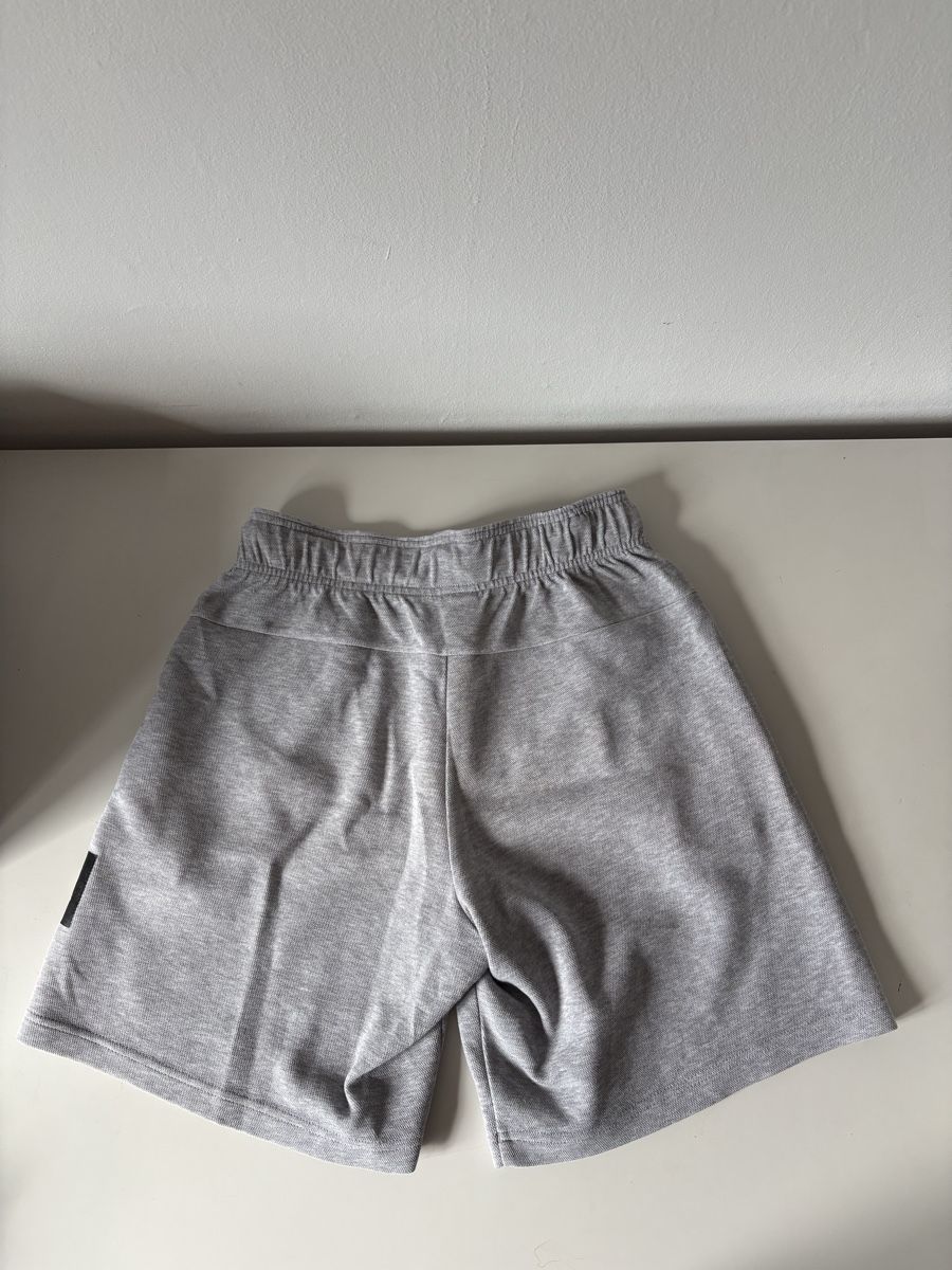 Adidas Hosen: Short Adidas Gris  – Neu (gemäss Beschreibung) aus Reconvilier von oliver008 1