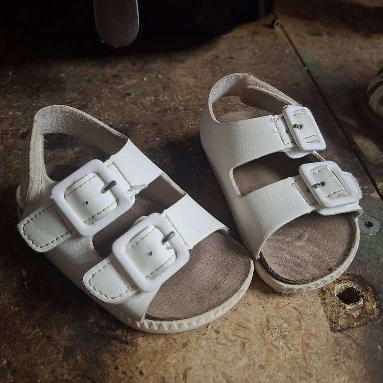 Schuhe für Jungen: Kinder Sandalen Grösse 22 – Gebraucht aus Rütschelen von tam_5zbp