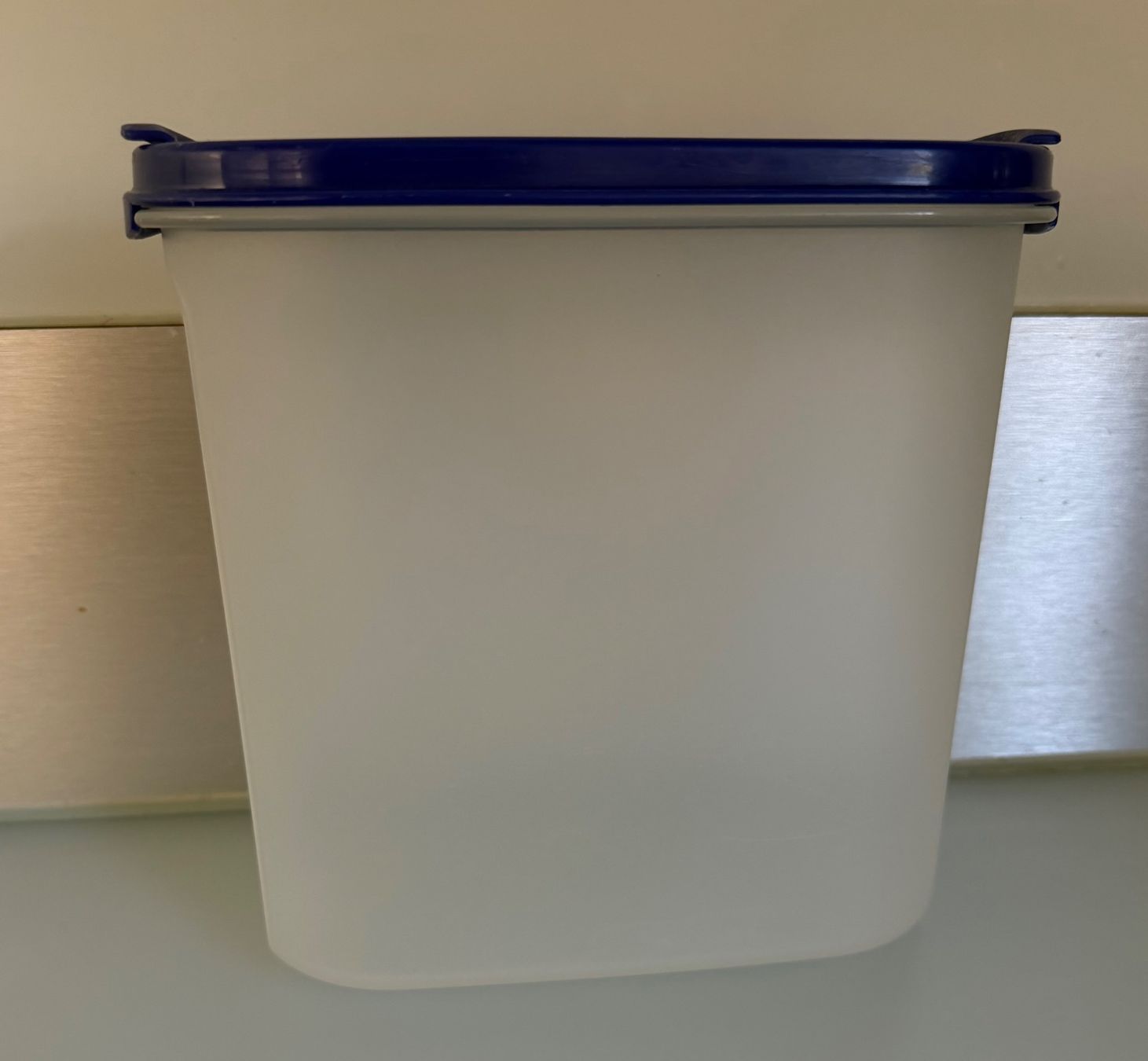 Tupperware Recipients et similaires: Tupperware Vorratsdose 1.7 l, blau – D'occasion à Niederhasli par Erwied 2