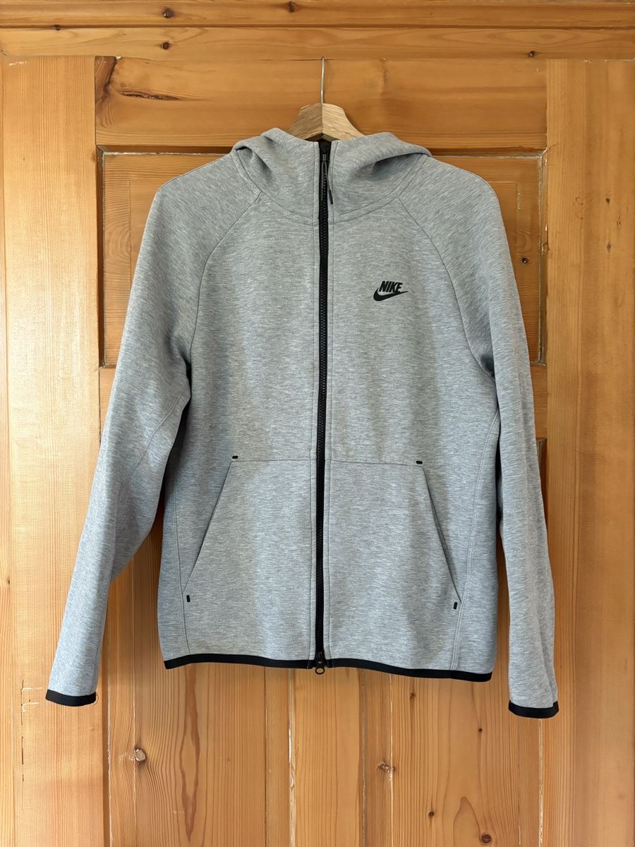 Nike Giacche: Graue Nike Kapuzenjacke im Grösse S – Usato da Frauenfeld venduto da lin_77m9