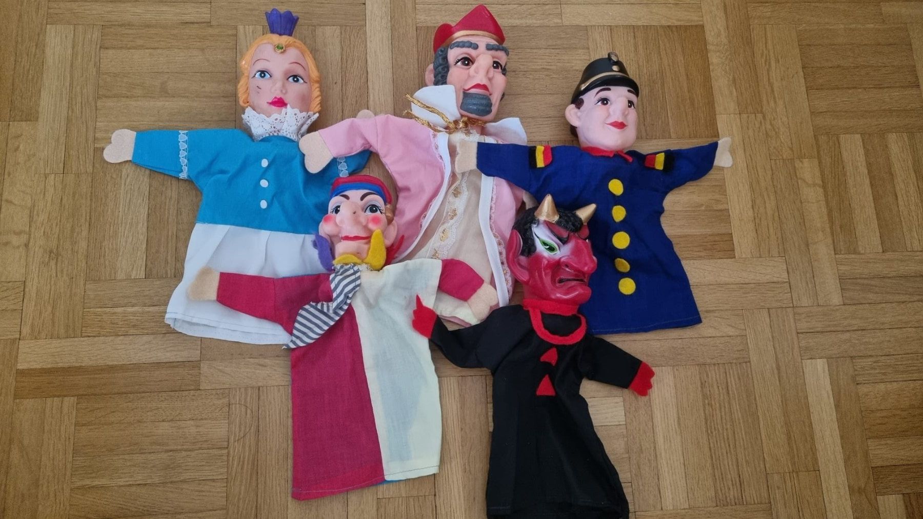 Bambole: Kasperlitheater Handpuppen-Set Kasperli – Usato da Wohlen AG venduto da liur007 1