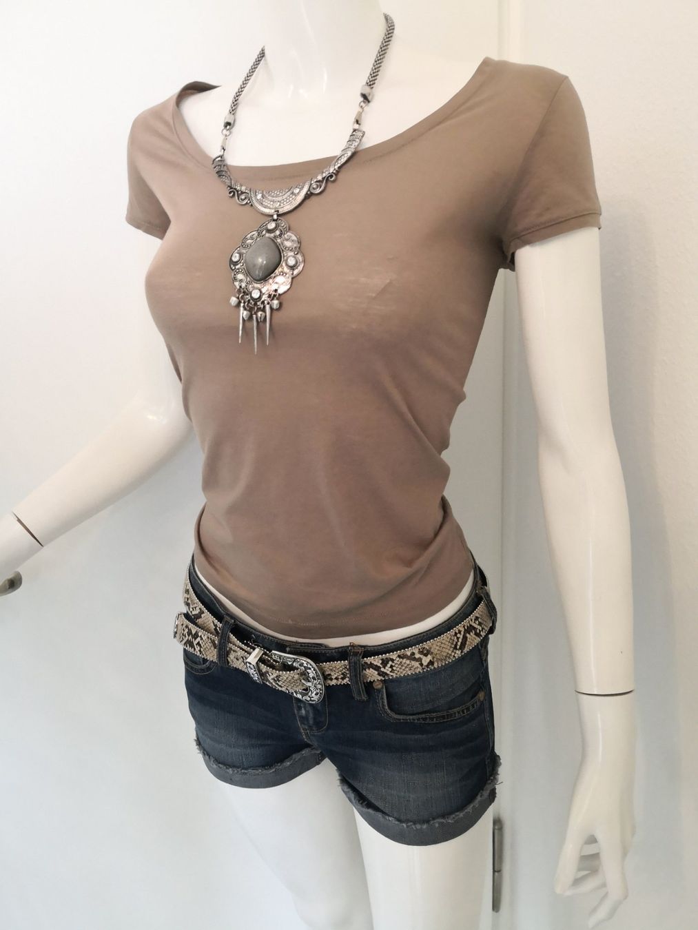 Mango T-shirt: 🤩MANGO T-SHIRT BRAUN – Usato da Olten venduto da Naja-Twins-Twins 5