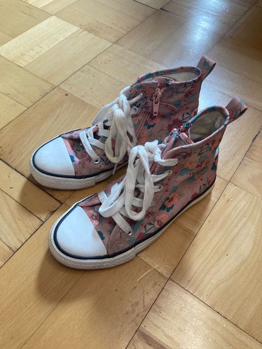 Scarpe per ragazze: Chucks mit Blumenmuster, Gr. 31 – Usato da Bern venduto da P-Lina