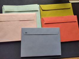 50 Briefumschläge Grösse 23x16cm, diverse Farben
