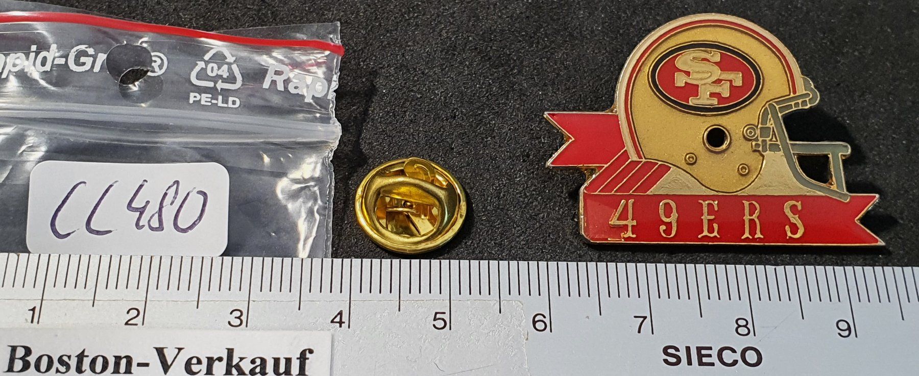 Placchette & Badge: CC480 - Pin Helm SF 49ers – Usato da Reinach BL venduto da Boston-Verkauf 1