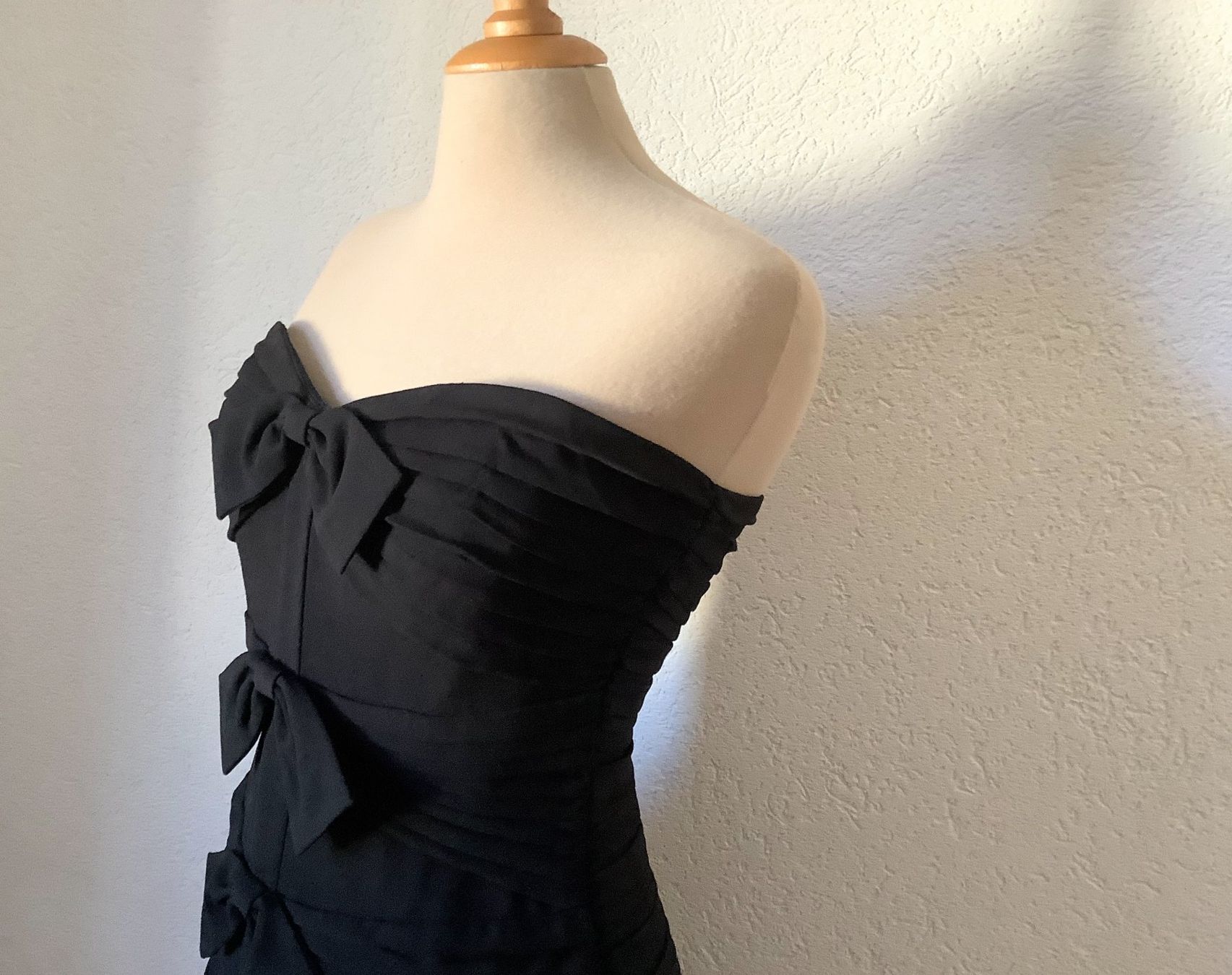 Vestiti: BCBG Max Azria Black Strapless Bow dress 36 – Usato da Founex venduto da sweetcouture 3