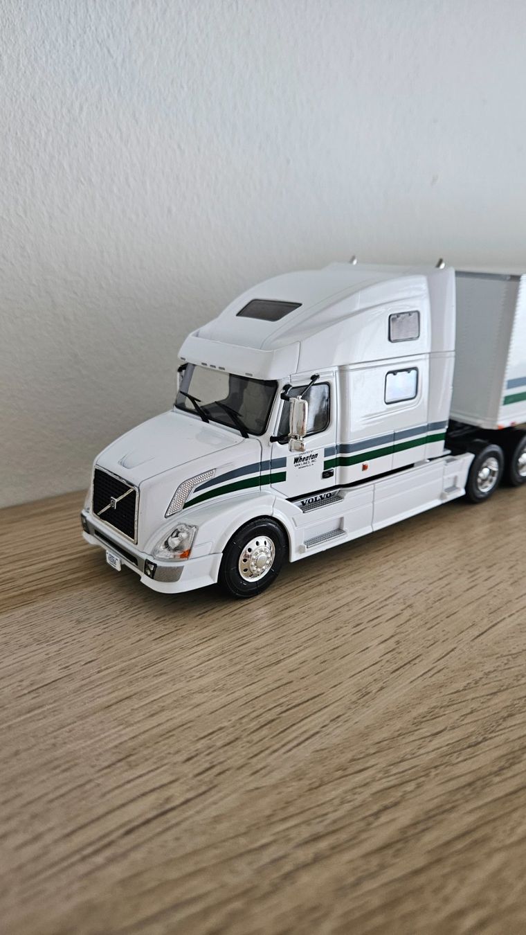 IXO Modellini d'auto: IXO Volvo Truck 1:43 – Usato da Basel venduto da luk_qv8t 2