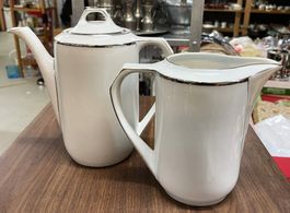 Kaffeekanne mit Deckel H. 18(20.5) cm / Milchkanne H. 15 cm