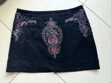 Gothic-Samt-Minirock von Punk Rave in Schwarz und Rot Gr. XL