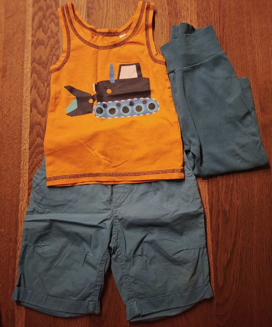 Lotti & Set di vestiti: Kinder verschiedene Kleidung Grösse 92-98 – Usato da Kriessern venduto da lav_z6jb 3