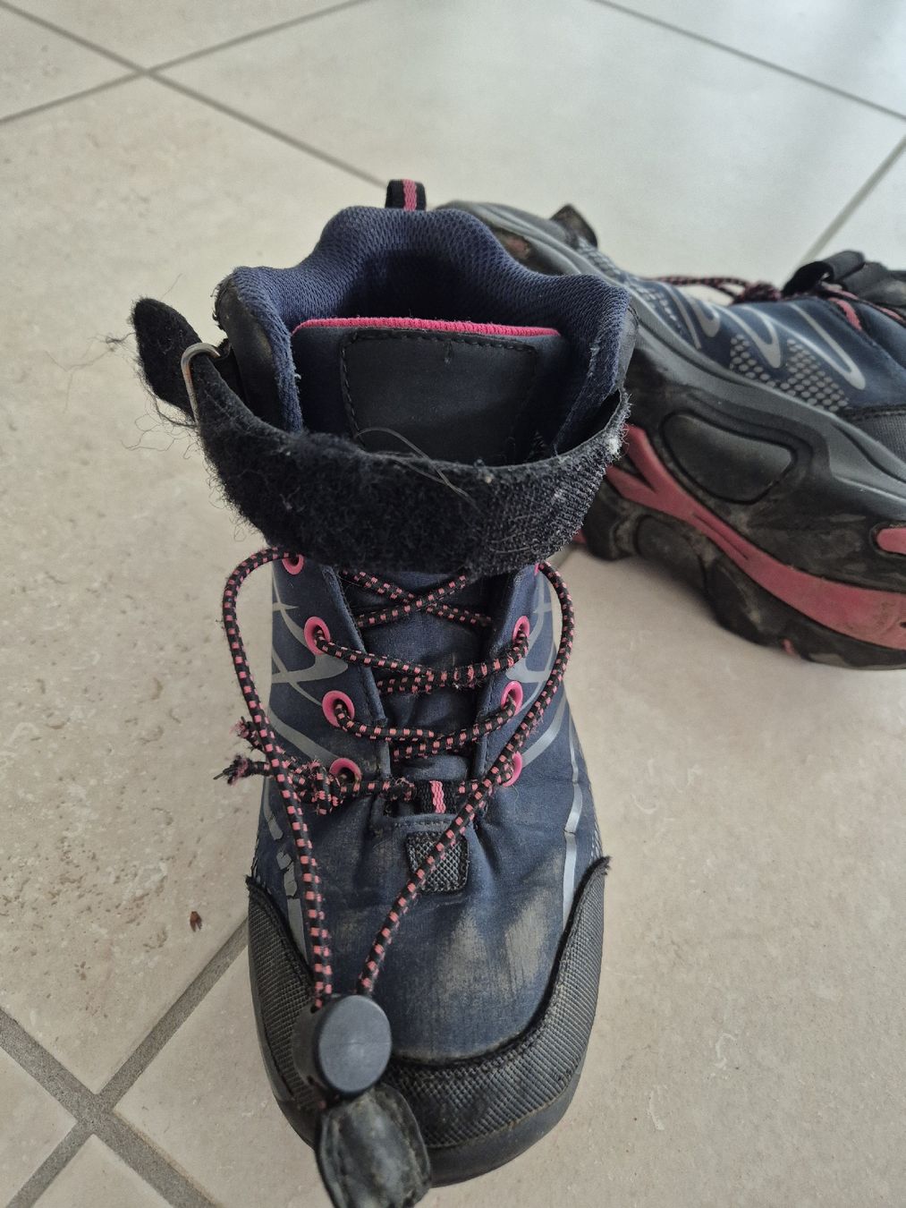 Hi-Tec Scarpe per ragazze: Hi-Tec Wanderschuhe, Gr. 34, wasserfest – Usato da Adliswil venduto da Stardust11 4