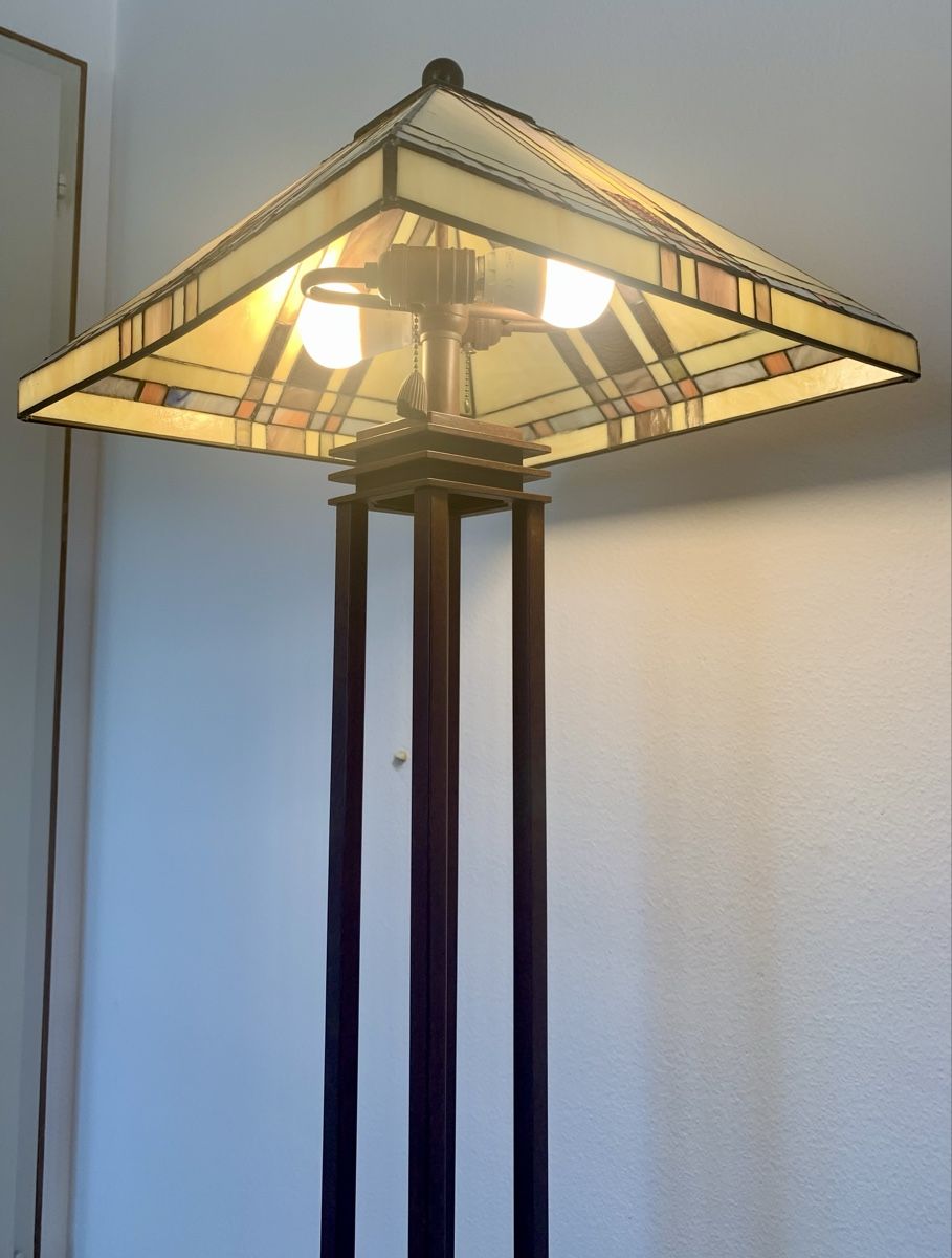Tiffany & Co. Lampade: Stehlampe im MISSION -STIL . – Usato da Obfelden venduto da montes50 3
