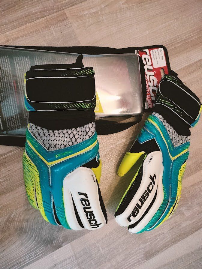Reusch Guanti & manicotti: Reusch Torwarthandschuhe Grösse 9 statt Fr. 100.-- – Nuovo e nell'imballaggio originale da Oftringen venduto da Sportivo.ch