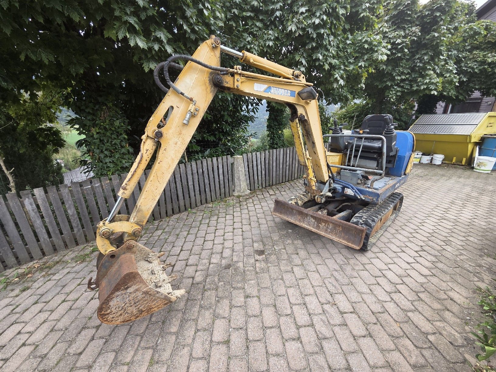 Hutter Escavatori: Hutter Bagger gelb gebraucht mit 2 Schaufeln – Usato da oberschrot venduto da Jan_k2001