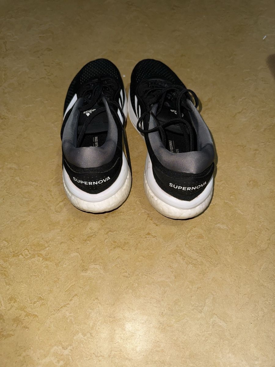 Adidas Scarpe da uomo: Adidas Supernova - Chaussures de course - Taille 44 – Nuovo (secondo la descrizione) da Chesières venduto da JMStore 1