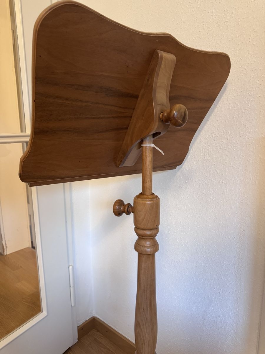 Supporti per strumenti musicali & leggii: Vintage Wooden Music Stand - adjustable height & angle – Usato da Zürich venduto da 613_g8jy 2
