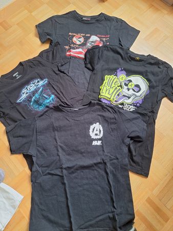 4 T-Shirts Boys schwarz verschiedene Prints Grösse 