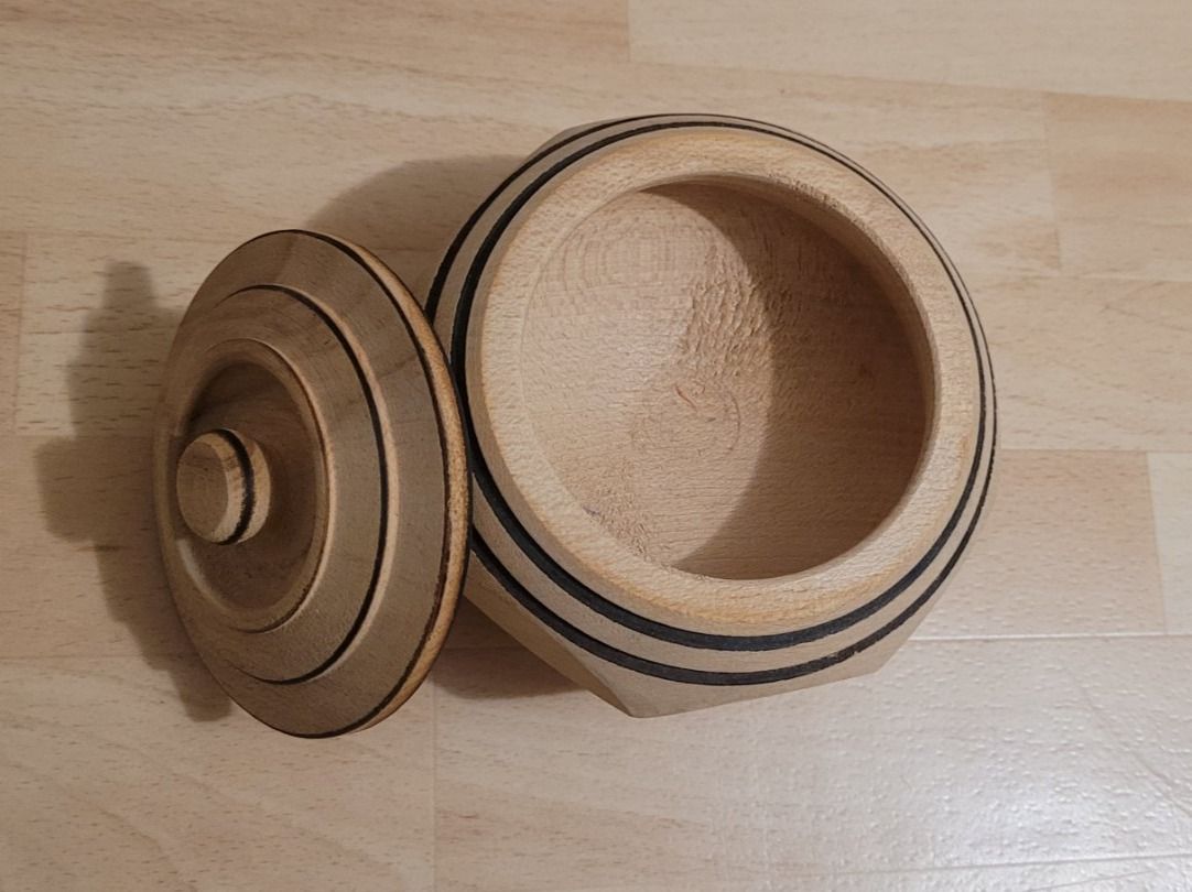 Articoli in legno: Aufbewahrungsdose aus Holz – Usato da Schwyz venduto da Vesparider01 6