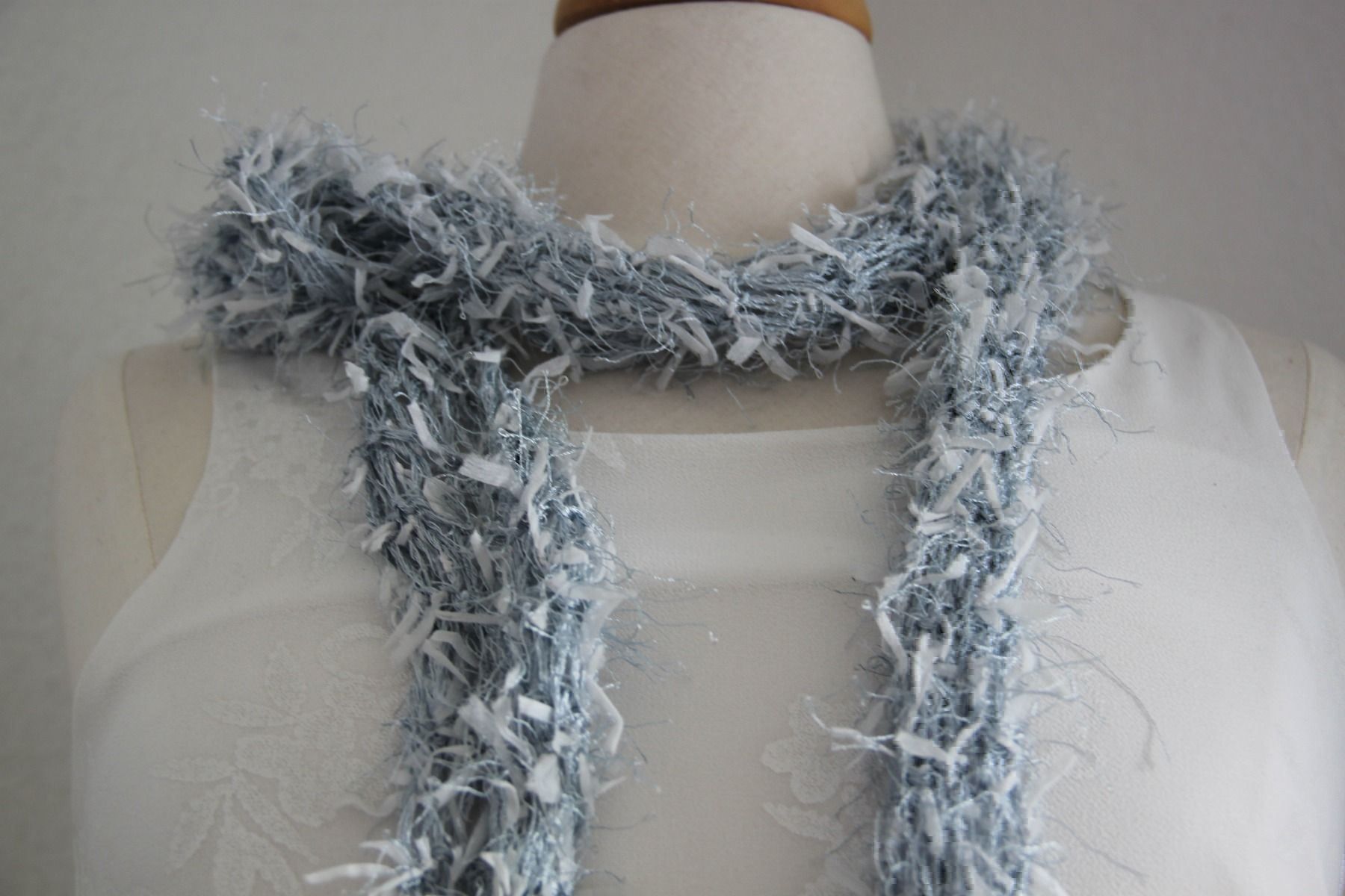 Foulard & Sciarpe: Schal grau, elegant – Usato da Walterswil SO venduto da Mama_noel 1