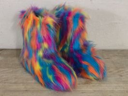 Regenbogen Furry Boots - 43 - Fasnacht / Streetparade