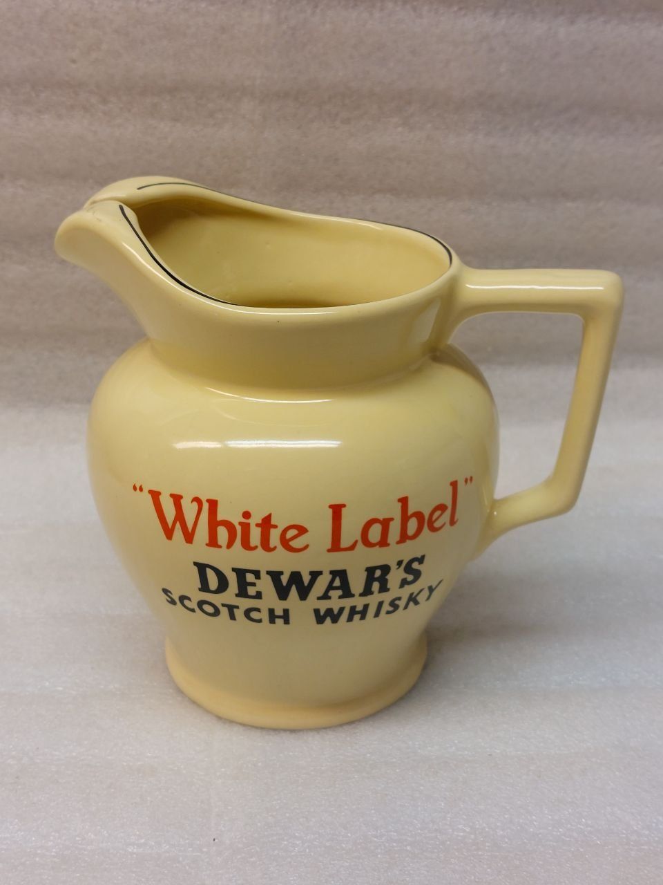Caraffe: Dewar's White Label Scotch Whisky – Usato da Pambio Noranco venduto da TREBORLOP