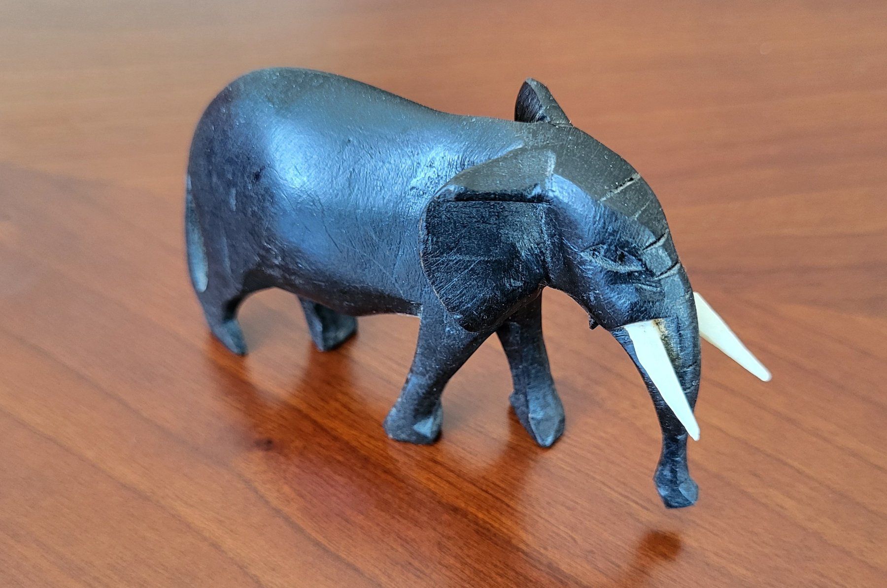 Statuette: Elefant Holz Handgeschnitzt 5.5cm hoch – Usato da Schindellegi venduto da Peter8834
