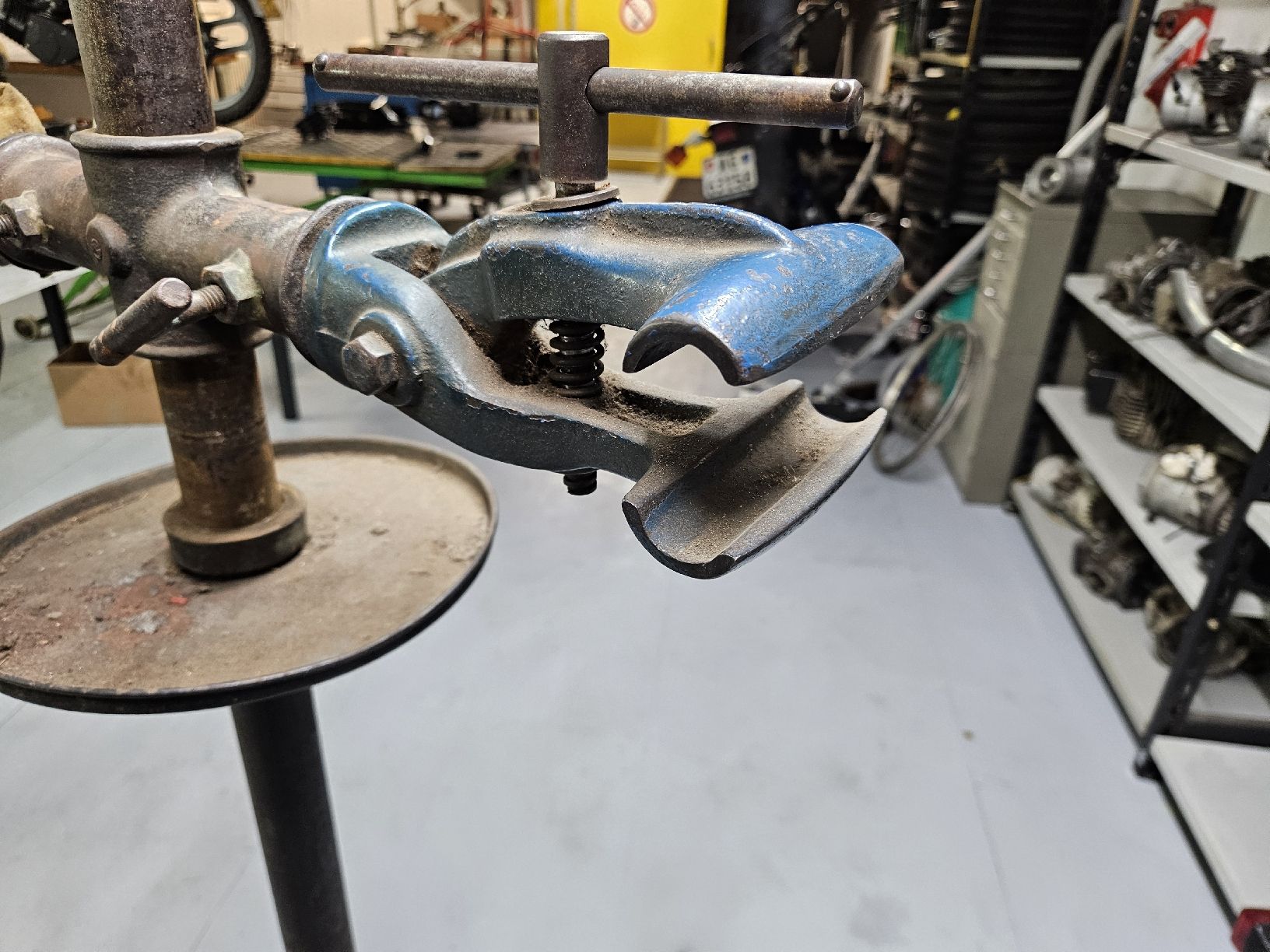 Veloständer: Velomontage/Mofamontage Vintage Ständer – Gebraucht aus Mellingen von Mech-Service 7