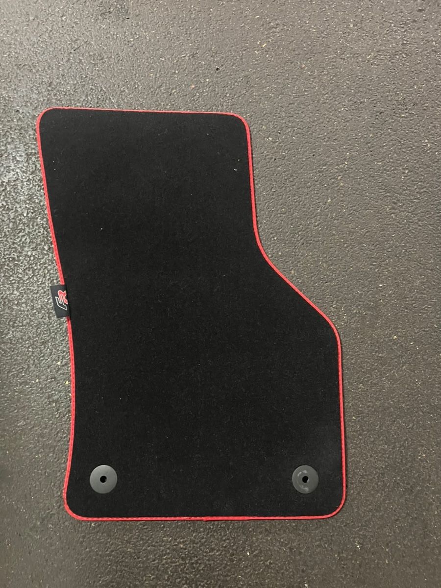 Seat Teppiche / Matten: Fussmatten / Autoteppich Seat Leon  4 St – Gebraucht aus Rorschacherberg von pol_2pw7 2