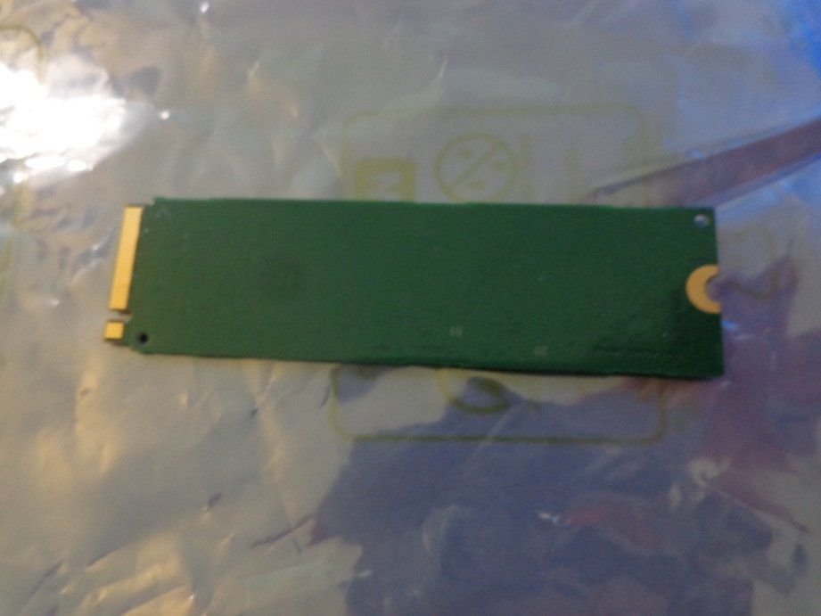 Samsung Dischi rigidi: SAMSUNG PM961 M.2 SSD - 512GB – Usato da Gontenschwil venduto da Ch_suk 1