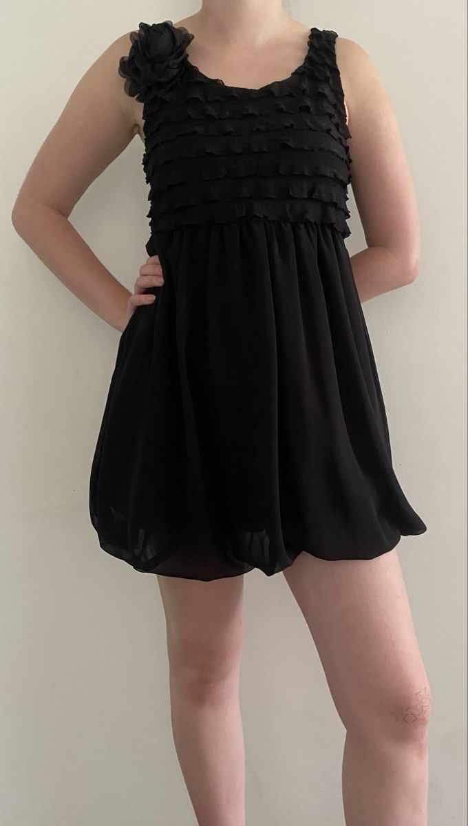 Vestiti: Chic Black Mini Dress - Perfect for Parties! – Usato da Zollikerberg venduto da mvm_68rc