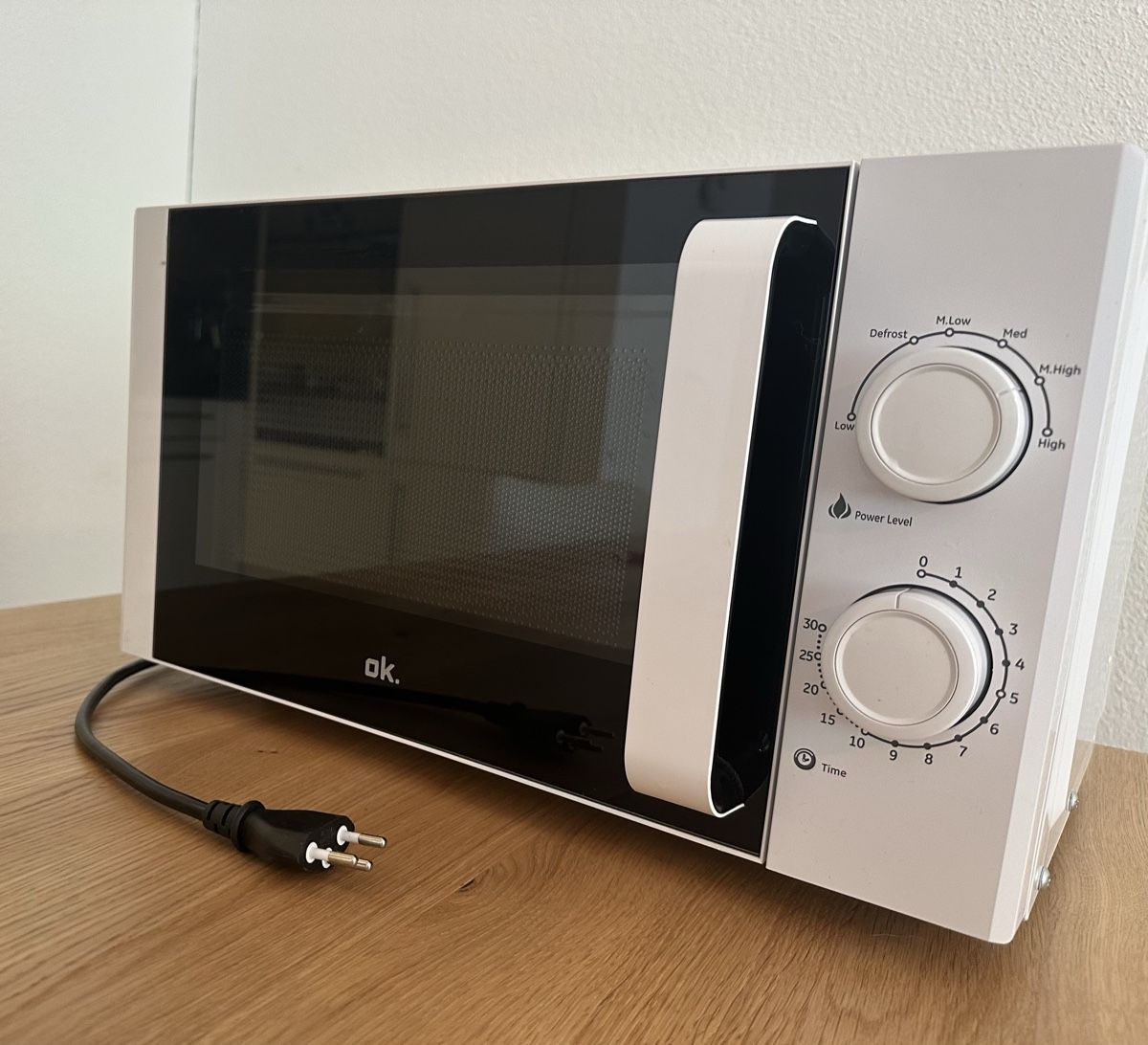Appareils de cuisine: Mikrowelle – D'occasion à Zürich par luc_x6br