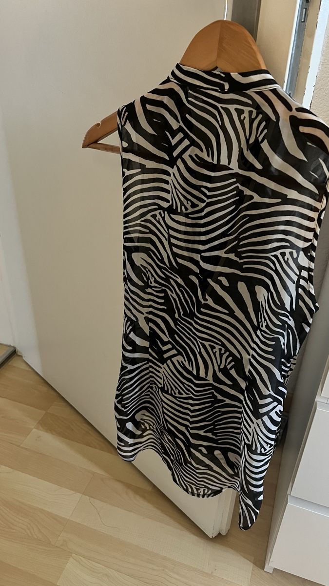 H&M Camicette: H&M Bluse. Größe S – Usato da Bern venduto da PrettyLittleWindow 3