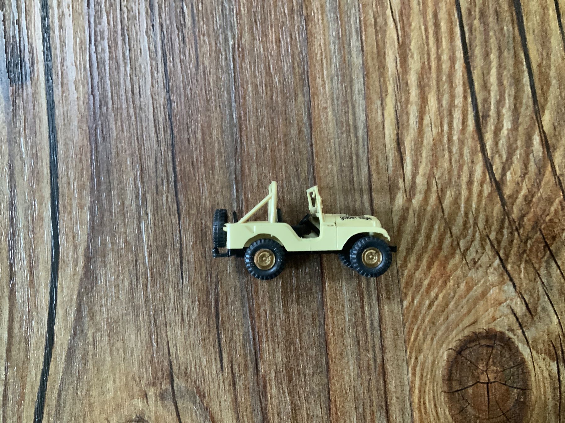 Modellautos: 1:87 Jeep Golden Eagle – Gebraucht aus Hirzel von momo24Horgen 1