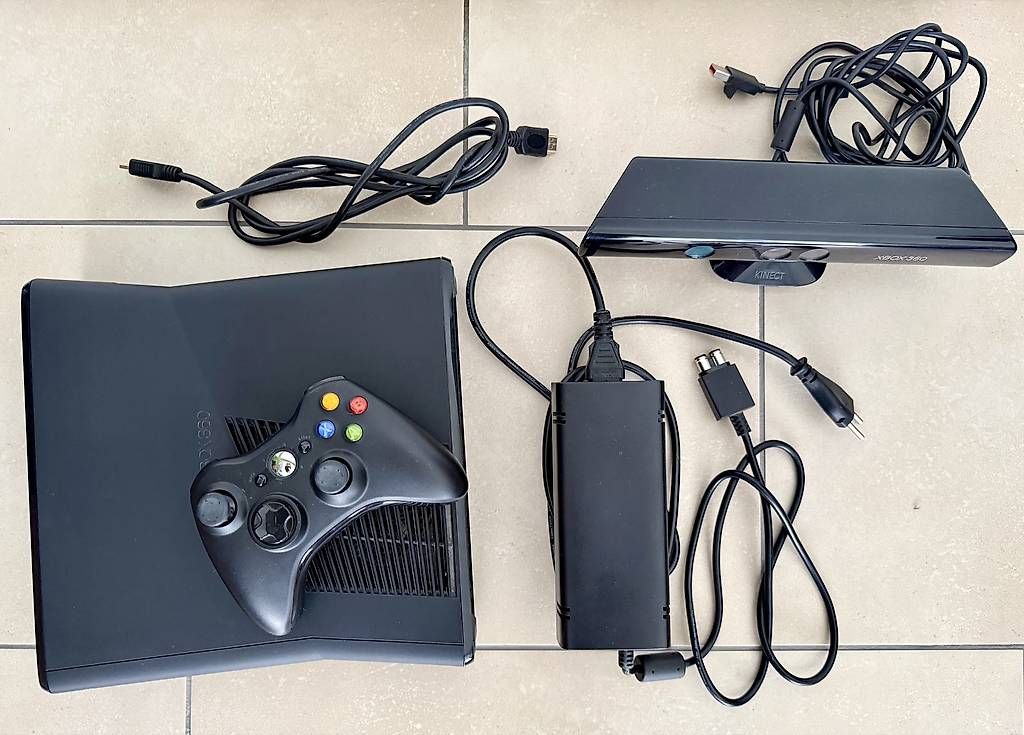 Microsoft Konsolen: Xbox 360 Bundle - Kinect + Controller + 6 Spiele – Gebraucht aus Triengen von chanti99