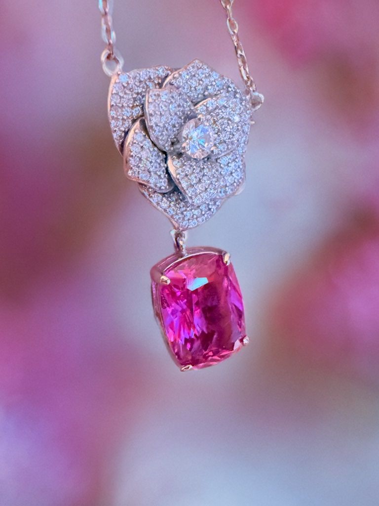 Catenine: Collier Rose Élégance – Nuovo e nell'imballaggio originale da St-Maurice venduto da Sandrinette123 1