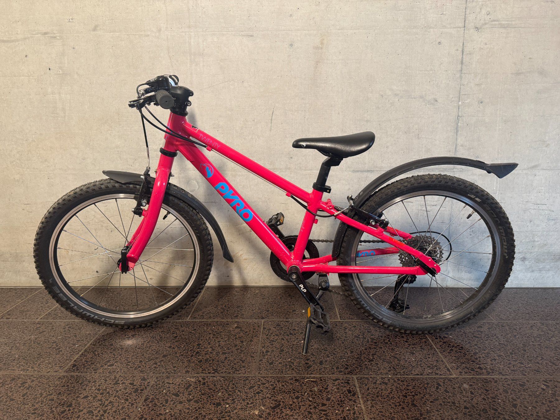 Pyro Biciclette: PYRO Twenty Large Pink inkl. Schutzbleche – Usato da Flawil venduto da oie_123_b