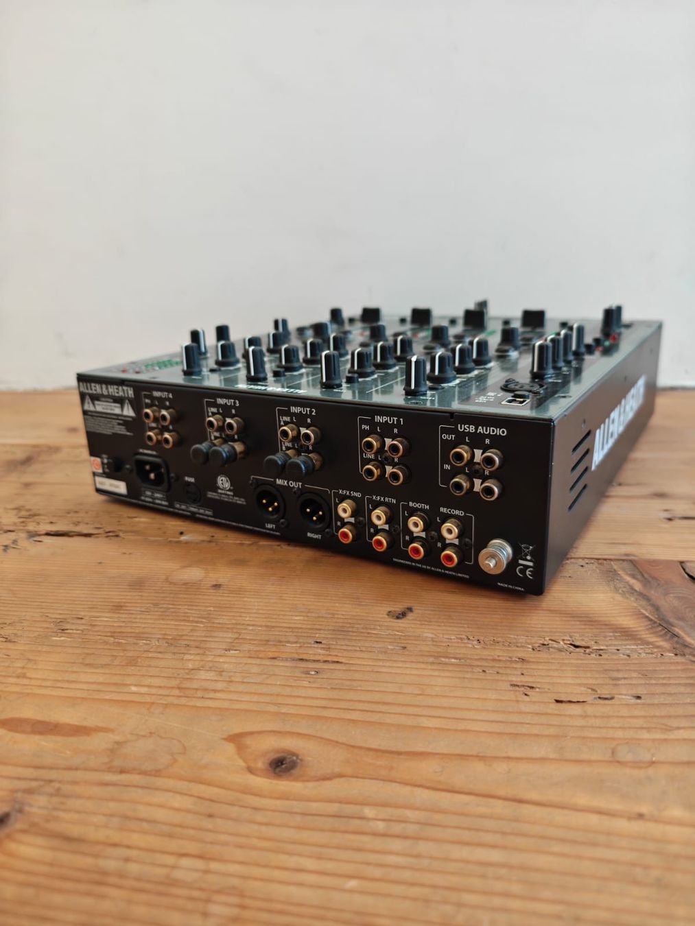 Allen & Heath Console di mixaggio: Allen & Heath Xone:42 – Usato da Sempach Station venduto da sashley33 2
