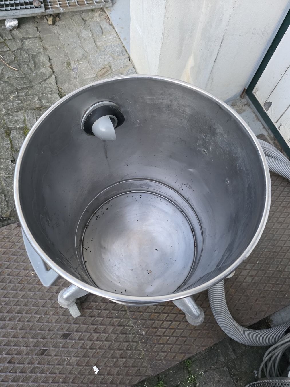 Wetrok Aspirapolveri & Accessori: Wetrok Nass-Trockensauger – Usato da Suhr venduto da MrvicaAG 7