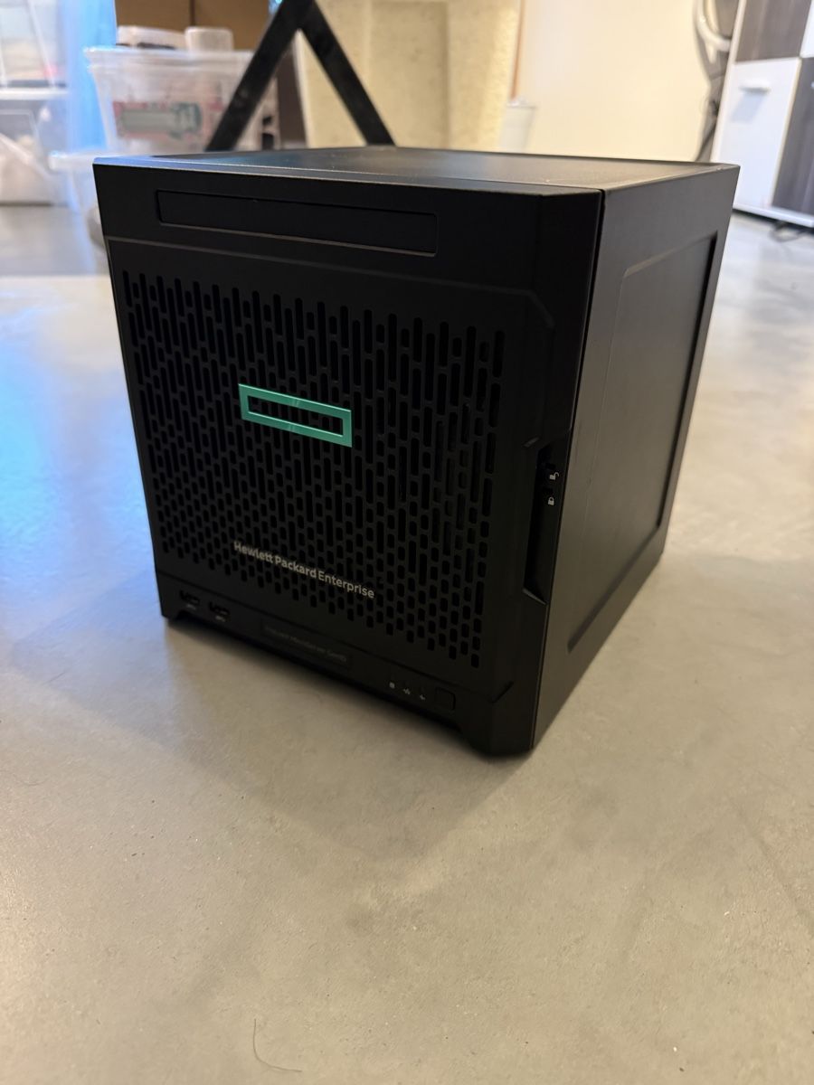 HPE ProLiant MicroServer Gen10 (AMD Opteron X3216) (Gebraucht) in Torre ...