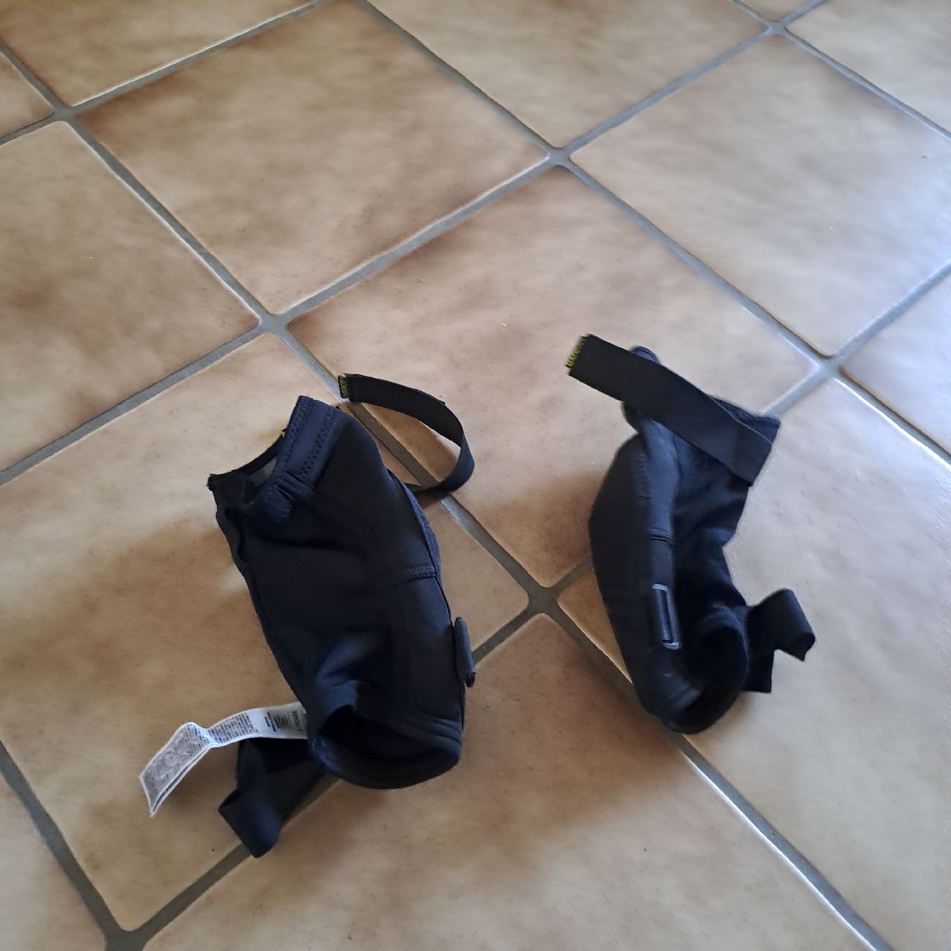 IXS Protezioni & Imbottiture: Knieschoner Schwarz – Nuovo (secondo la descrizione) da Thierachern venduto da lukwill 1