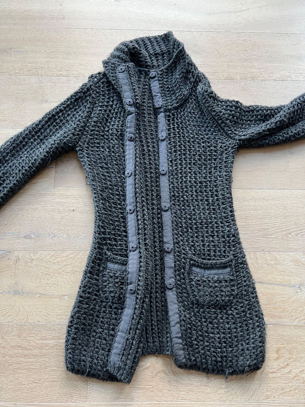 Comma Giacche: Langarm Strickjacke dunkelgrau Grösse 36 – Usato da Niederhelfenschwil venduto da aur_ms6f 1