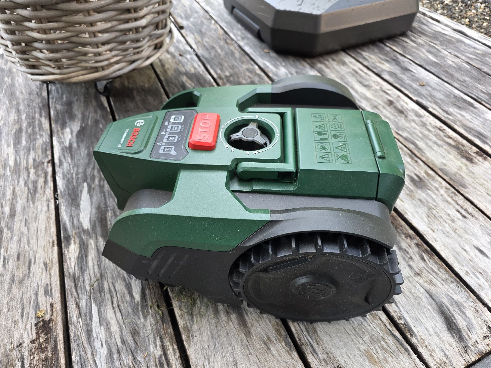 Bosch Tagliaerba: Bosch Rasenroboter Visimov 18-100 – Nuovo (secondo la descrizione) da Vordemwald venduto da Fredeli1