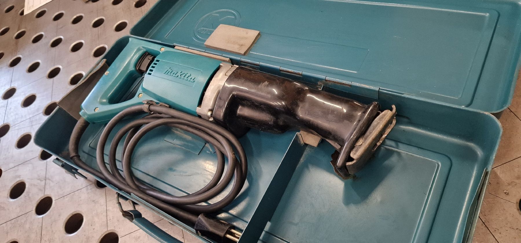 Makita Alle Maschinen: Tigersäge Makita – Gebraucht aus Emmenbrücke von inf_l8yf 1
