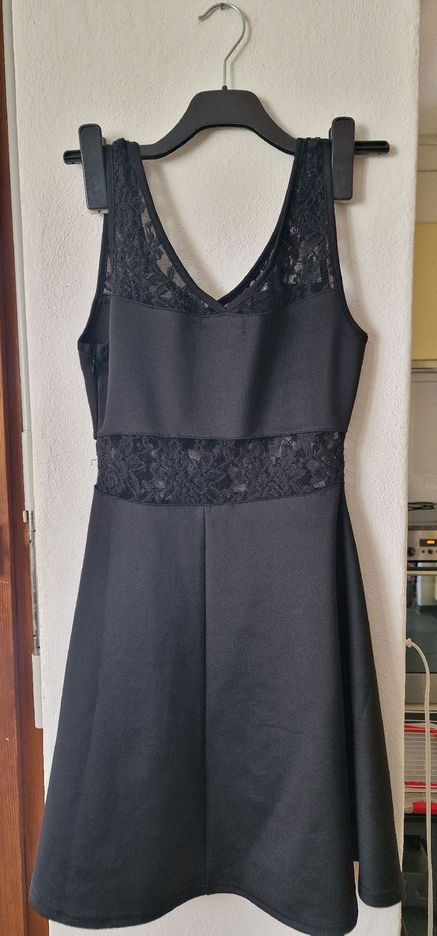 Kleider: Amisu Kleid, Schwarz, Grösse 36, mit Spitze, – Gebraucht aus Romanshorn von REALJessiB 1