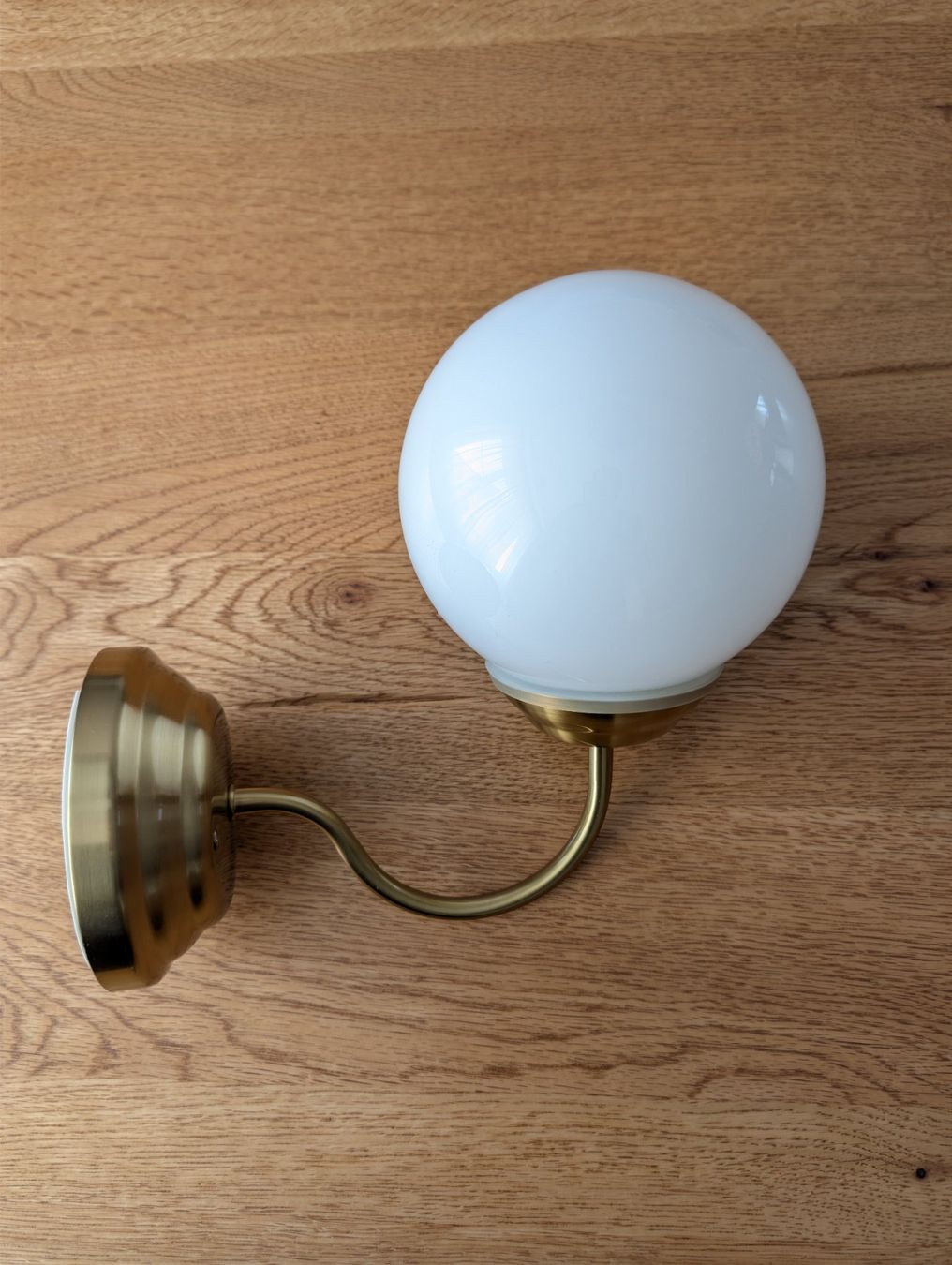 Ikea Lampes: Ikea Wandlampe Messingfarbig mit Glaskugel – D'occasion à Oberhasli par Sepp33