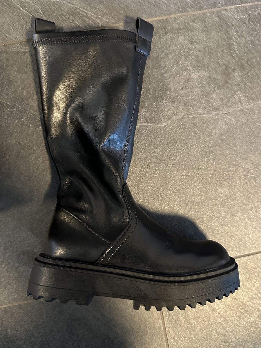 Zara Scarpe per ragazze: ZARA Stiefel schwarz, Gr. 30 – Usato da Windlach venduto da Binchen0 1