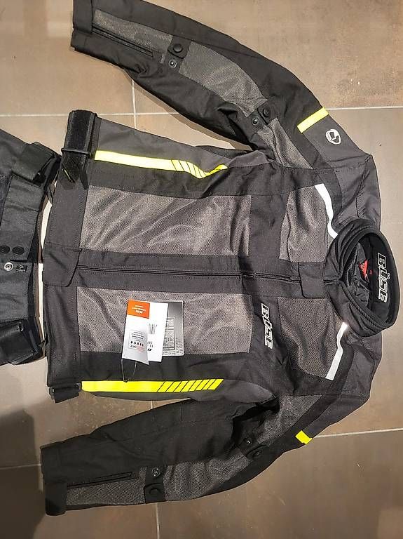 Lotti di vestiti: veste et pantalon de moto – Usato da Moutier venduto da ame_25z6 2